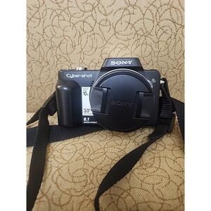 Sony Cyber-Shot DSC-H10 8.1 MP Black Digital Camera with Lens Cap and Battery